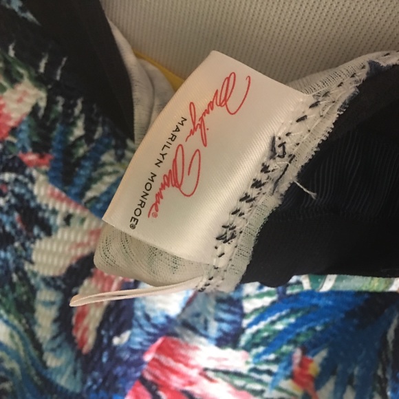 UNIQUE MARILYN MONROE BRAND SKIRT! - Picture 3 of 3